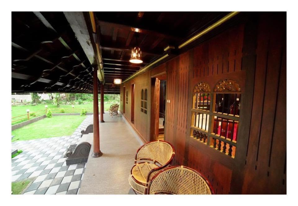 Traditional Kerala Villa ムンナール エクステリア 写真